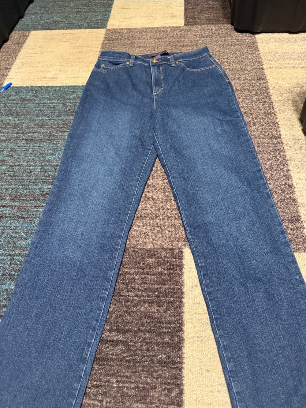 Gloria Vanderbilt Straight-Leg Jeans in Dark Blue Wash